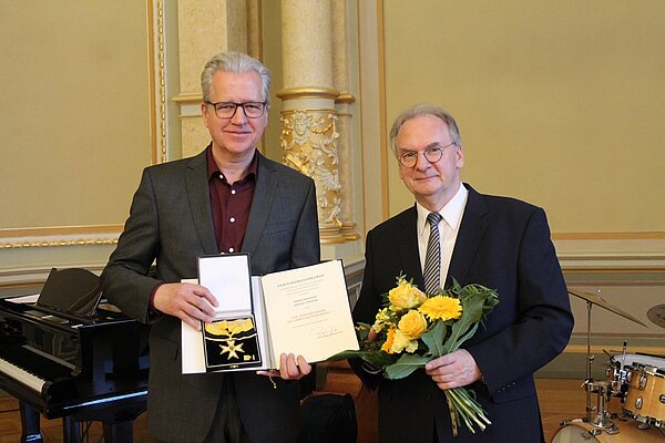 Prof. Ansgar Striepens (links) und Ministerpräsident Rainer Haseloff | Foto: Staatskanzlei, Ines Berger